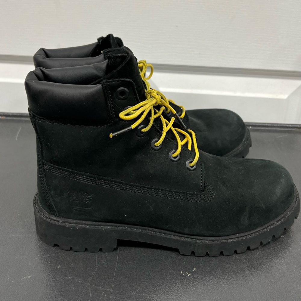 Timberland boots with yellow laces Size 6